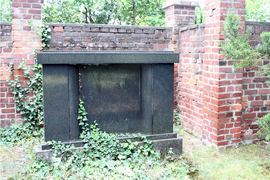 Grabstein Nummer 39 auf dem Friedhof Guben