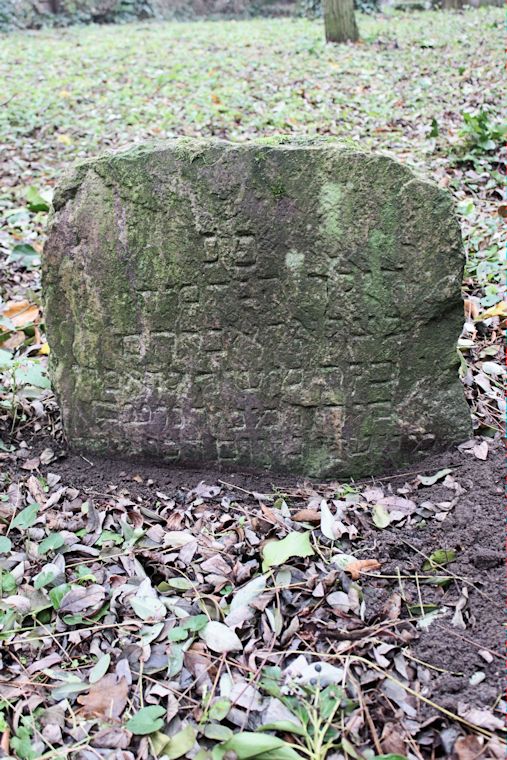 Grabstein Nummer 7 auf dem Friedhof Moryń (Mohrin)