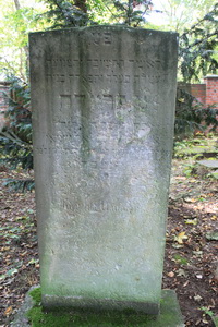 Grabstein Nummer 27 auf dem Friedhof Lindow