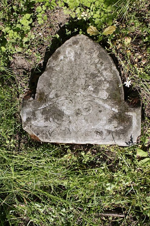 Grabstein Nummer 10 auf dem Friedhof Dębno (Neudamm)