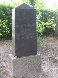 Grabstein Nummer 16 auf dem Friedhof Neuruppin