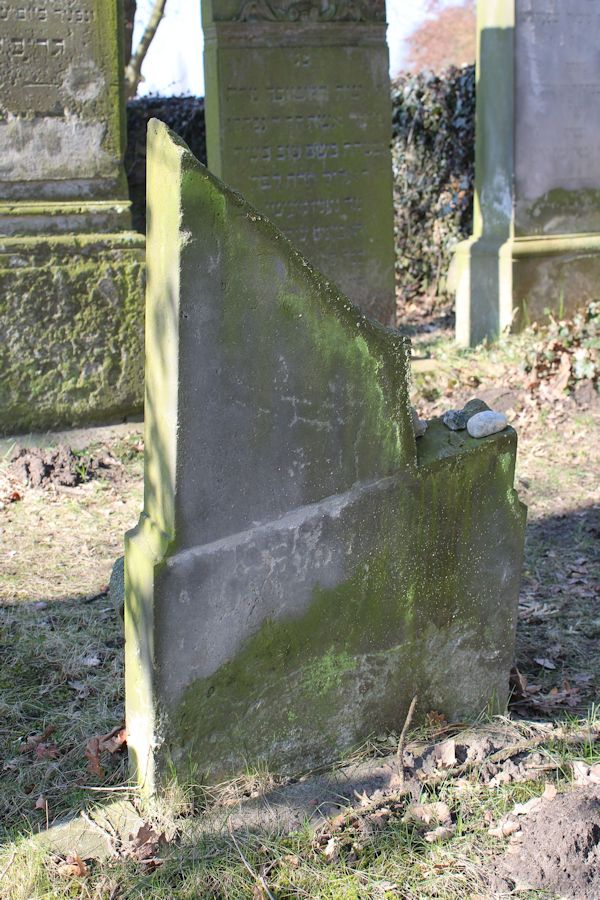 Grabstein Nummer 17 auf dem Friedhof Groß Neuendorf