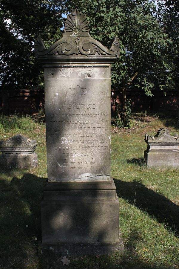 Grabstein Nummer 32 auf dem Friedhof Guben