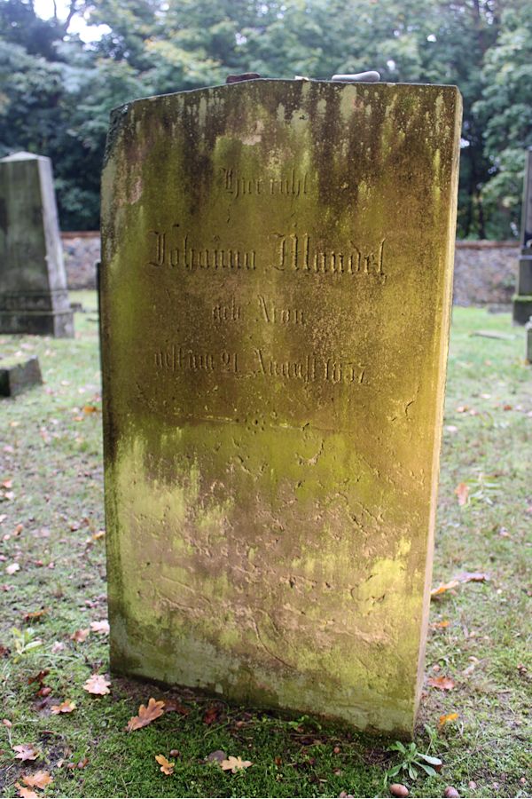 Grabstein Nummer 24 auf dem Friedhof Storkow