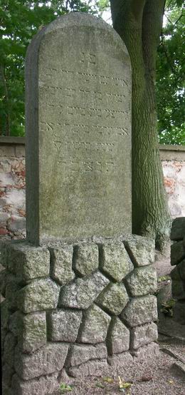 Grabstein Nummer 127 auf dem Friedhof Wriezen