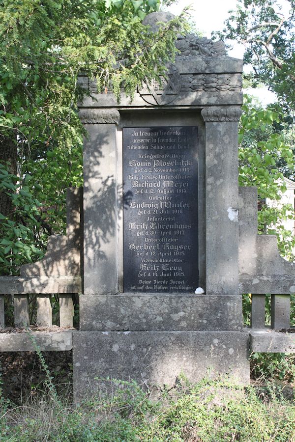 Grabstein Nummer 43 auf dem Friedhof Guben