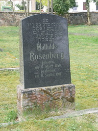 Grabstein Nummer 8 auf dem Friedhof Perleberg