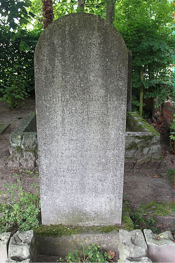 Grabstein Nummer 20 auf dem Friedhof Neuruppin