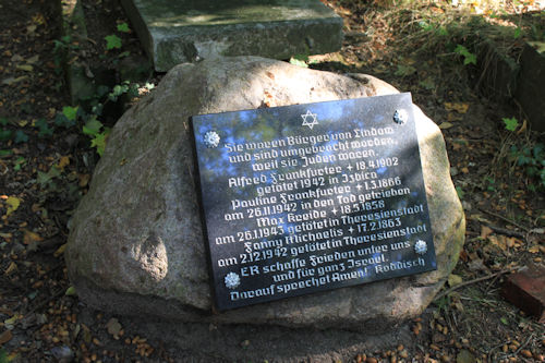 Grabstein Nummer 44 auf dem Friedhof Lindow