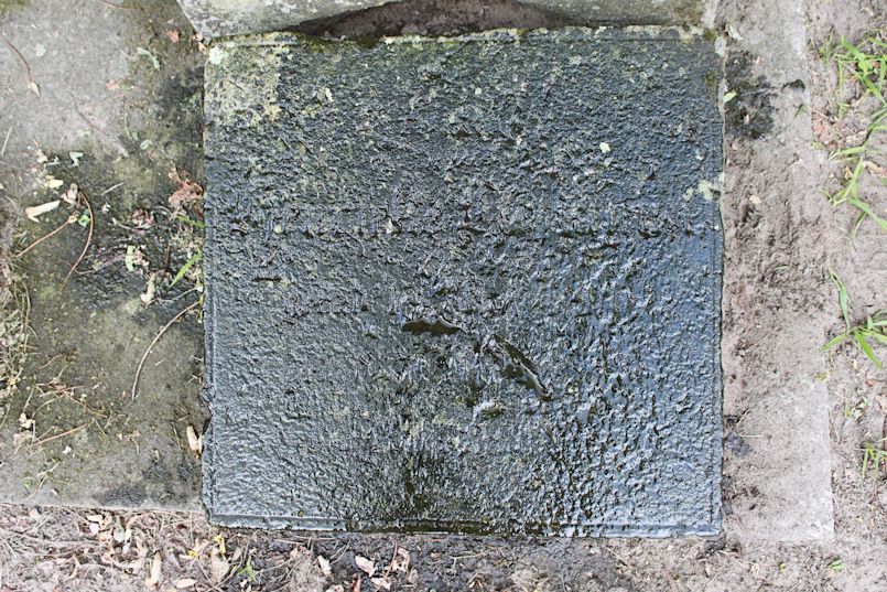Grabstein Nummer 13 auf dem Friedhof Neuruppin