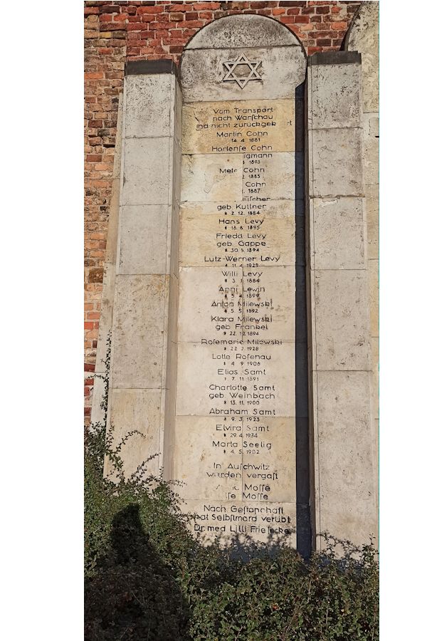 Grabstein Nummer 61 auf dem Friedhof Brandenburg