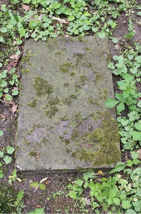 Grabstein Nummer 12 auf dem Friedhof Biesenthal