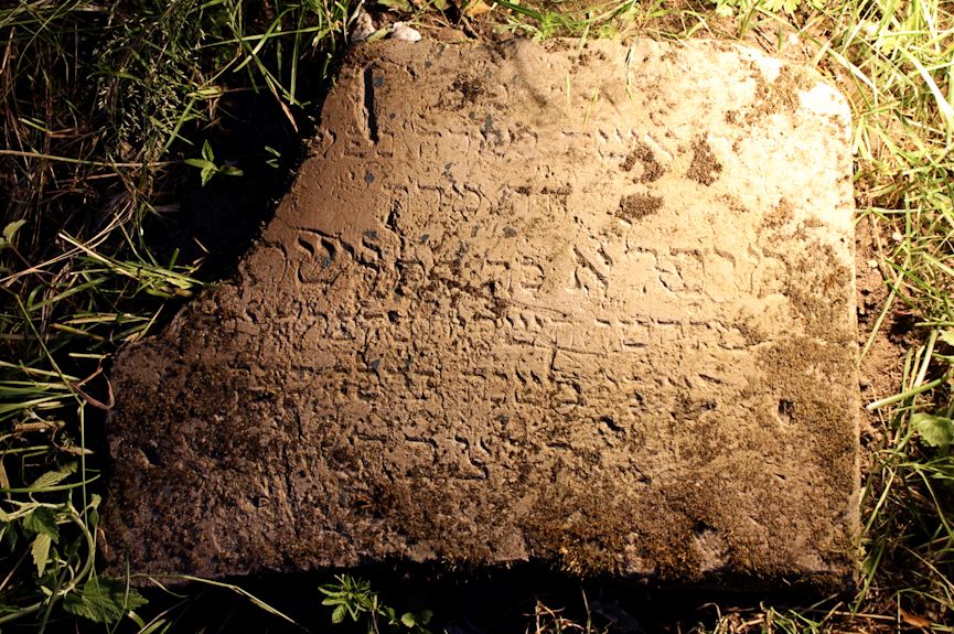 Grabstein Nummer 11 auf dem Friedhof Dębno (Neudamm)