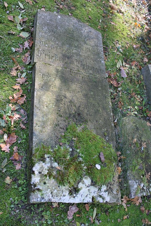 Grabstein Nummer 93 auf dem Friedhof Storkow