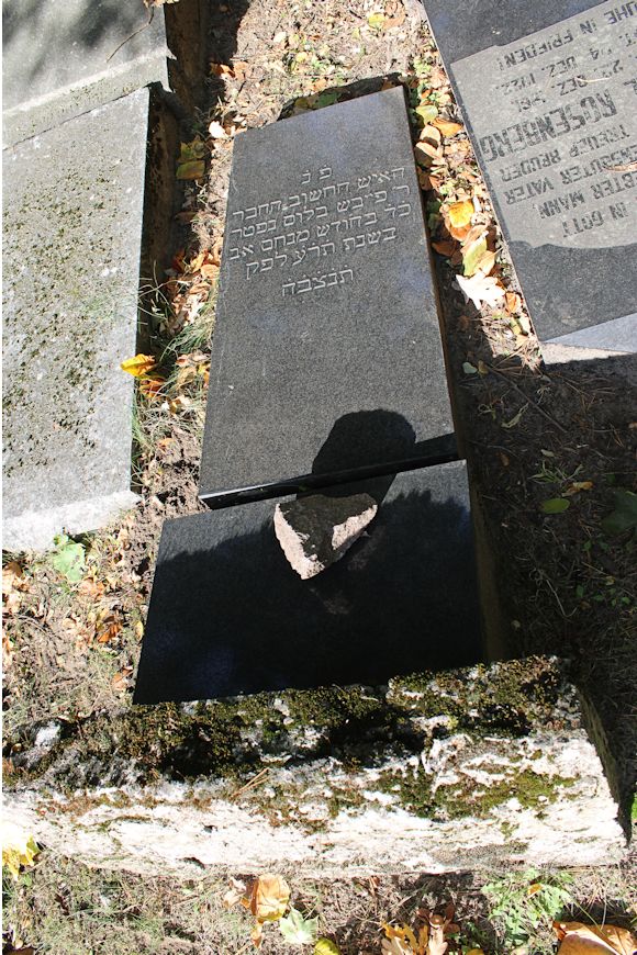 Grabstein Nummer 15 auf dem Friedhof Storkow
