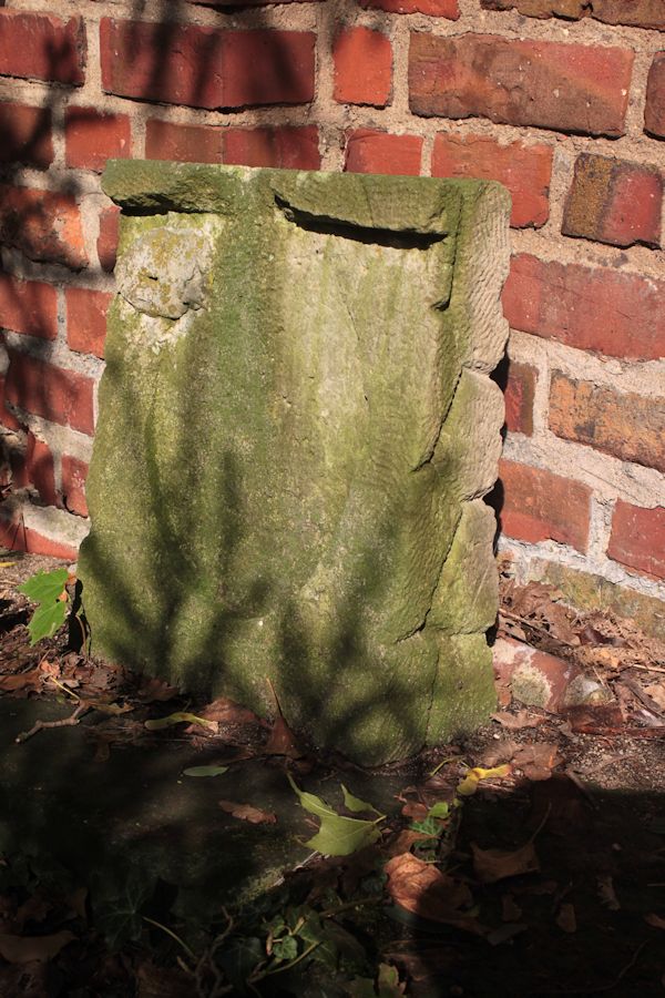 Grabstein Nummer 68 auf dem Friedhof Guben