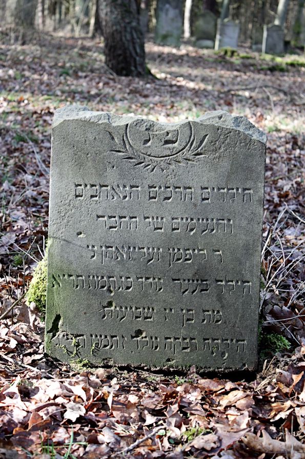 Grabstein Nummer 30 auf dem Friedhof Bledzew (Blesen)