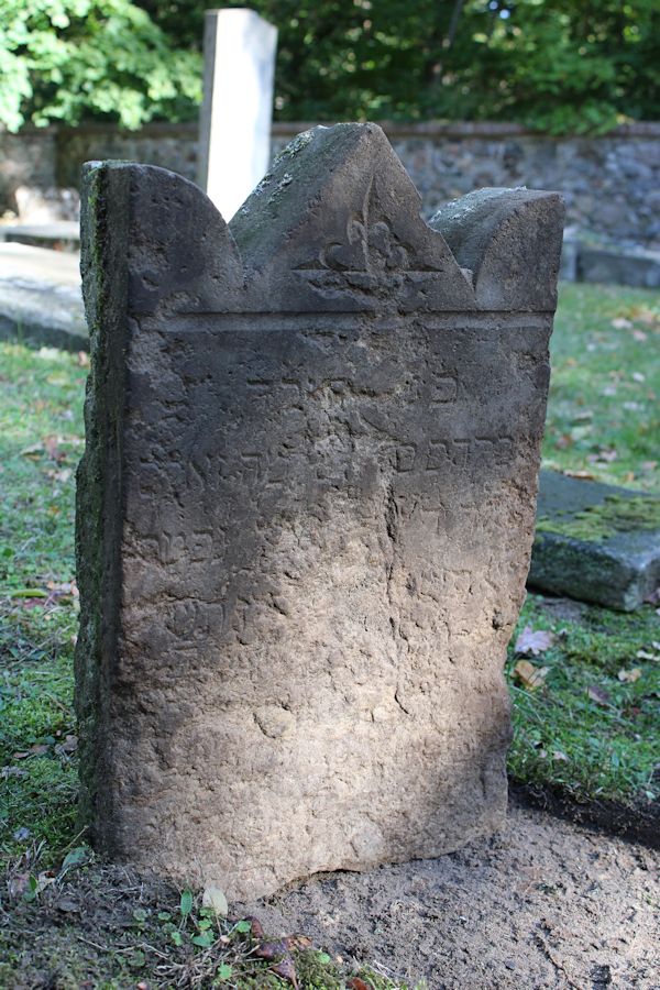 Grabstein Nummer 73 auf dem Friedhof Storkow