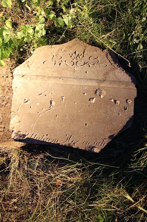 Grabstein Nummer 7 auf dem Friedhof Dębno (Neudamm)