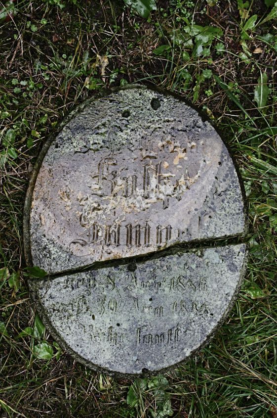Grabstein Nummer 15 auf dem Friedhof Trebbin