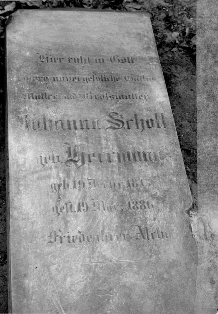 Grabstein Nummer 4 auf dem Friedhof Świętojańsko (St. Johannes)