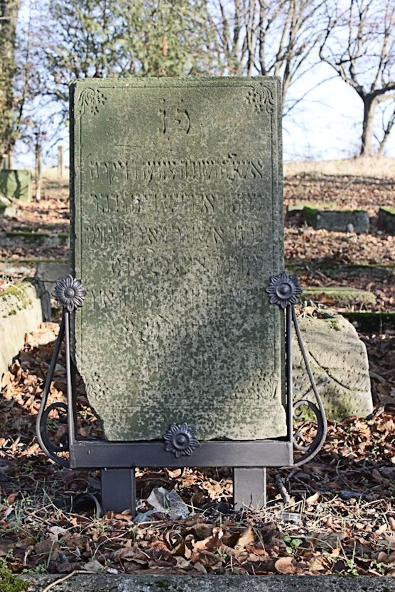 Grabstein Nummer 2 auf dem Friedhof Witnica (Vietz)