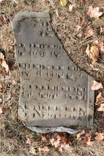 Grabstein Nummer 22 auf dem Friedhof Beelitz