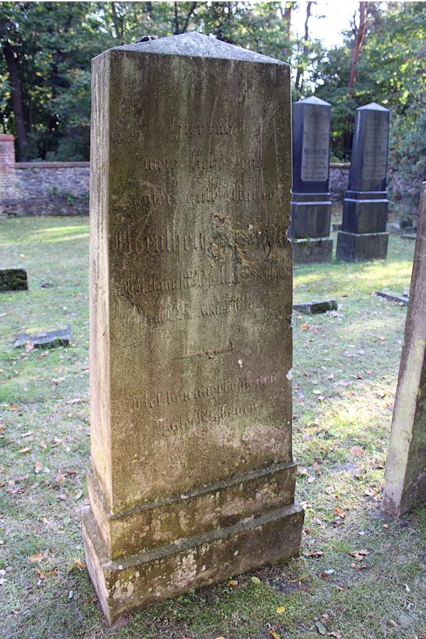 Grabstein Nummer 48 auf dem Friedhof Storkow