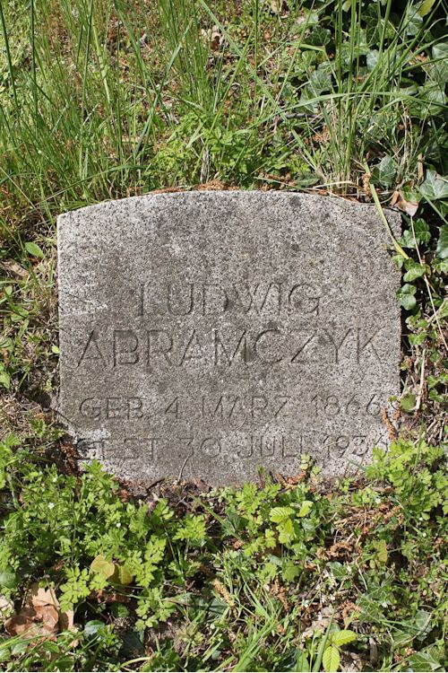 Grabstein Nummer 4624 auf dem Friedhof Potsdam