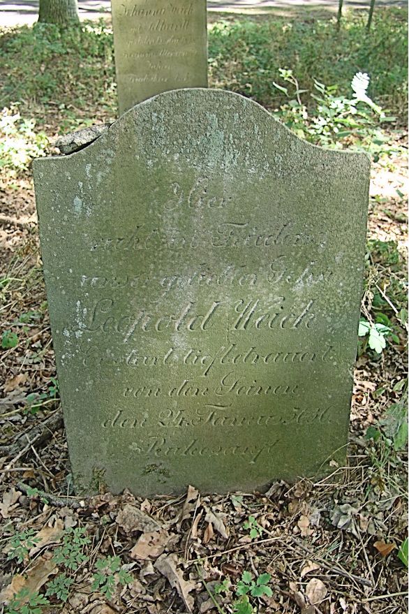 Grabstein Nummer 34 auf dem Friedhof Trzciel (Tirschtiegel)