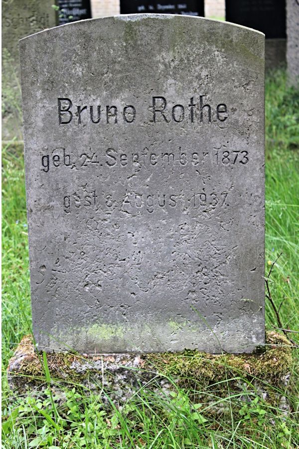 Grabstein Nummer 513 auf dem Friedhof Potsdam