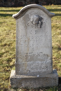 Grabstein Nummer 18 auf dem Friedhof Schwedt