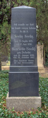Grabstein Nummer 102 auf dem Friedhof Schwedt