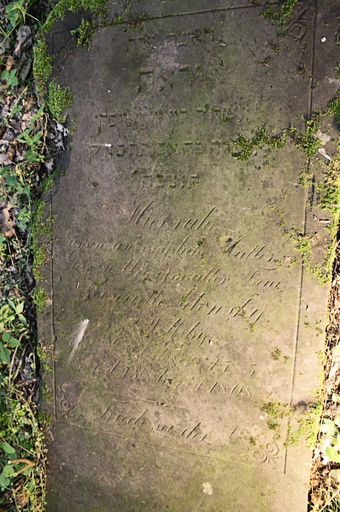 Grabstein Nummer 1 auf dem Friedhof Torzym (Sternberg)