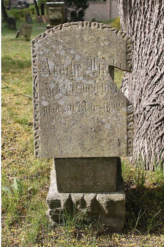 Grabstein Nummer 394 auf dem Friedhof Potsdam