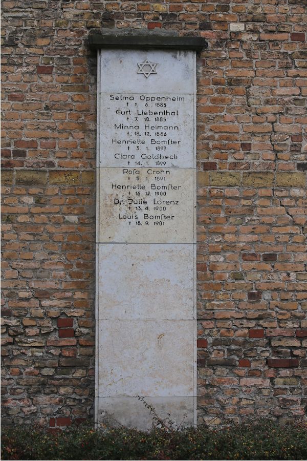 Grabstein Nummer 3 auf dem Friedhof Brandenburg