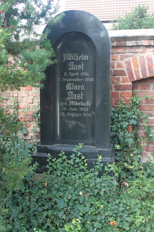 Grabstein Nummer 53 auf dem Friedhof Guben