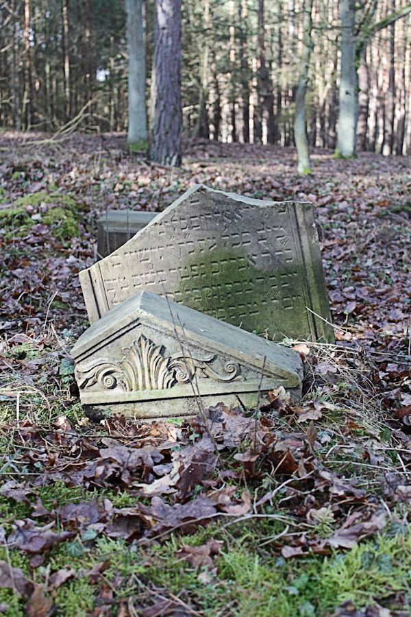Grabstein Nummer 7 auf dem Friedhof Bledzew (Blesen)