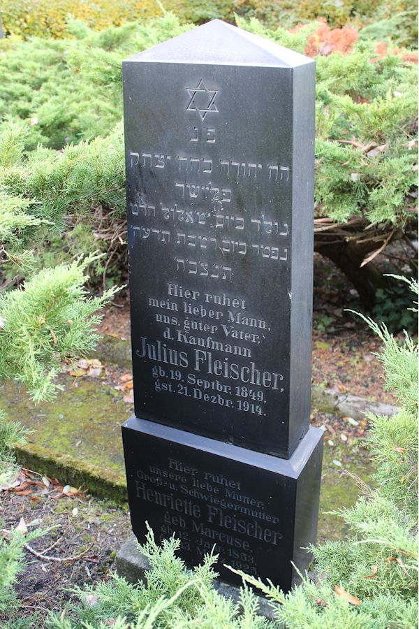 Grabstein Nummer 6 auf dem Friedhof Eisenhüttenstadt