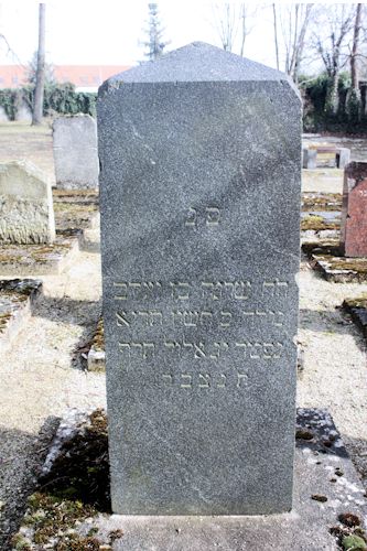 Grabstein Nummer 30 auf dem Friedhof Fürstenwalde