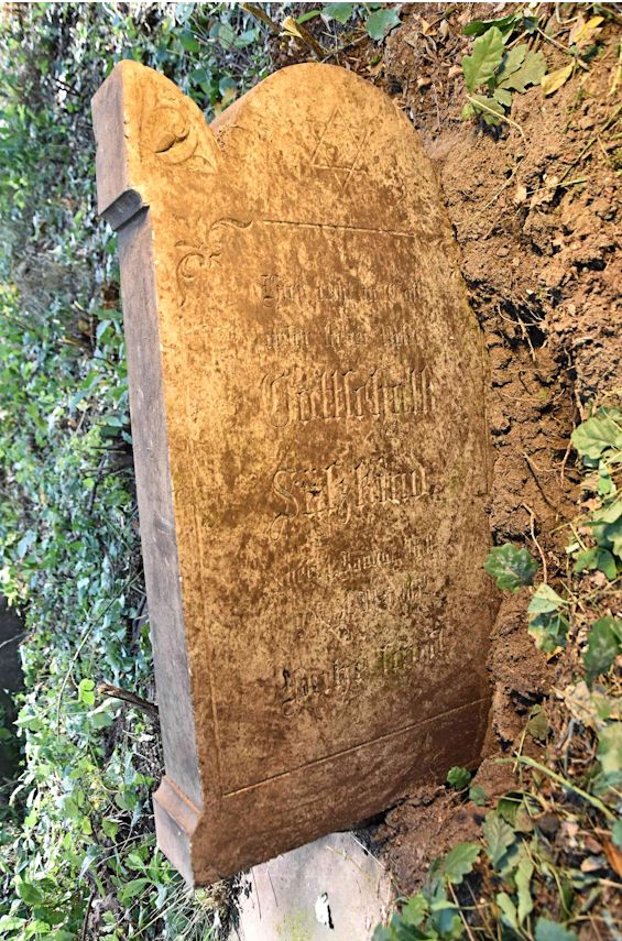 Grabstein Nummer 64 auf dem Friedhof Trzemeszno Lubuskie (Schermeisel)