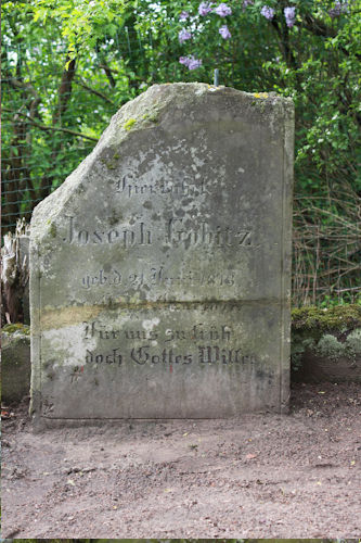 Grabstein Nummer 8 auf dem Friedhof Oderberg