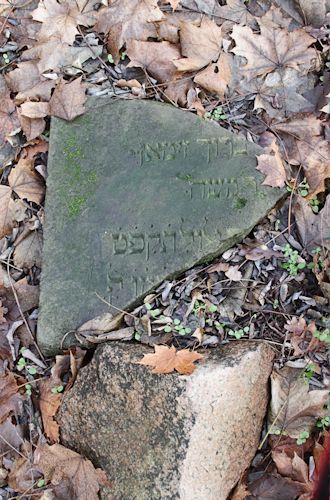Grabstein Nummer 1 auf dem Friedhof Rzepin (Reppen)