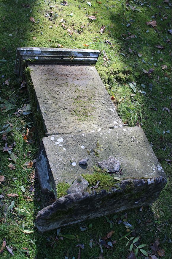 Grabstein Nummer 82 auf dem Friedhof Storkow