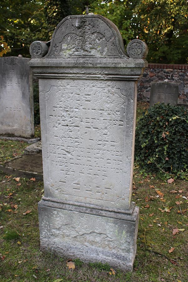 Grabstein Nummer 54 auf dem Friedhof Storkow