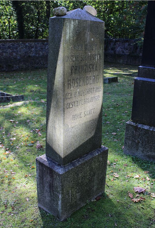 Grabstein Nummer 90 auf dem Friedhof Storkow