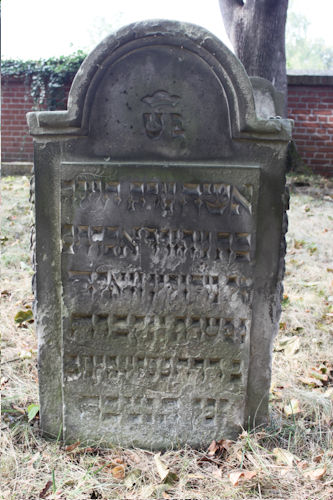 Grabstein Nummer 34 auf dem Friedhof Beelitz