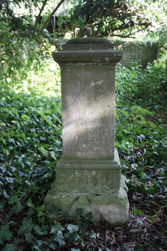 Grabstein Nummer 57 auf dem Friedhof Beelitz