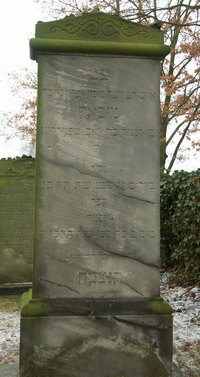 Grabstein Nummer 16 auf dem Friedhof Groß Neuendorf