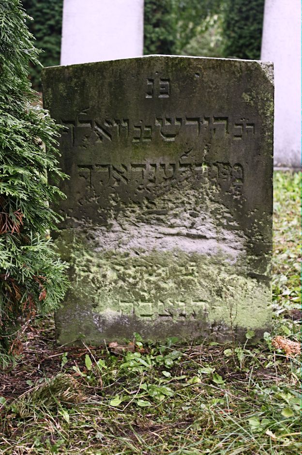 Grabstein Nummer 6 auf dem Friedhof Trebbin